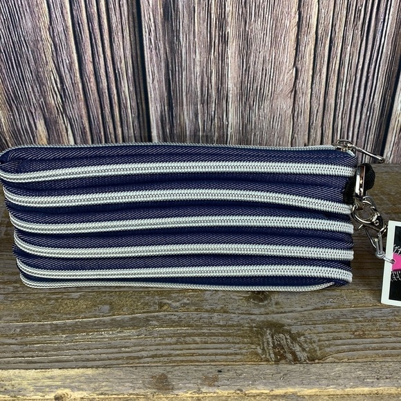 Bam Bags ‘Silver Jean MB1030’ Blue Denim & Zipper Wristlet- NWT 8” X 4” - Picture 4 of 6